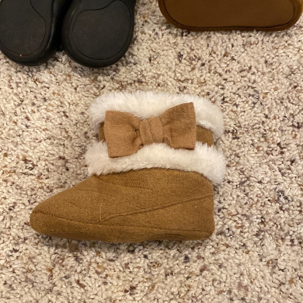• Baby Shoes • - Picture 3 of 5